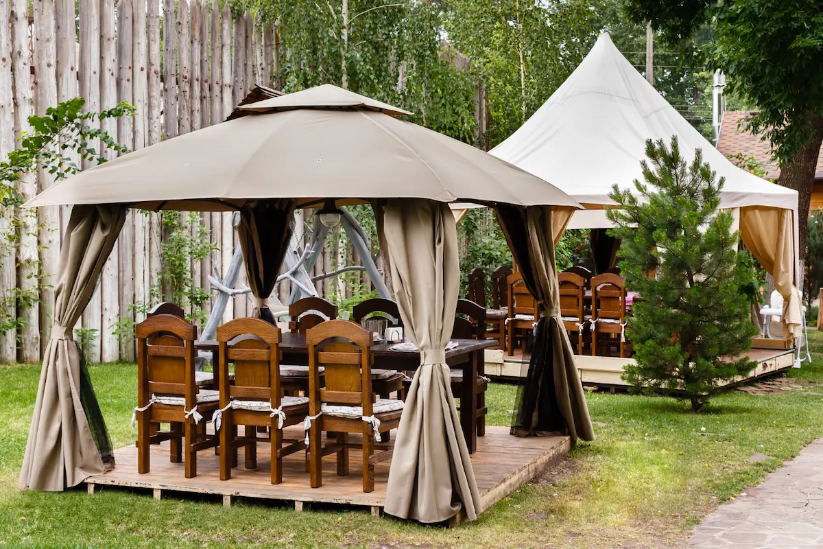 Outdoor Café Design with a Picnic Theme